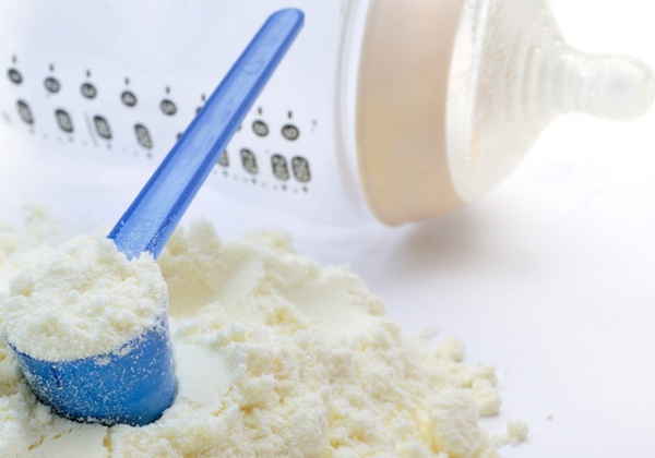 Sữa công thức cung cấp nhiều chất dinh dưỡng cho bé