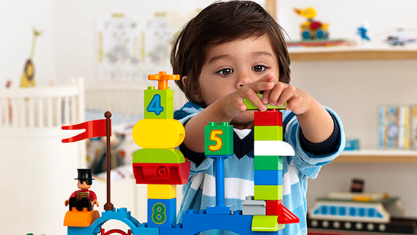 Khám phá 6 lợi ích từ đồ chơi lego lắp ghép cho bé Bé có thể nghĩ ra nhiều ý tưởng