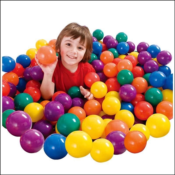 Bóng là đồ chơi giúp phát triển thể chất phù hợp với mọi lứa tuổi
