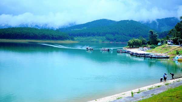 Tham quan Hồ Tuyền Lâm