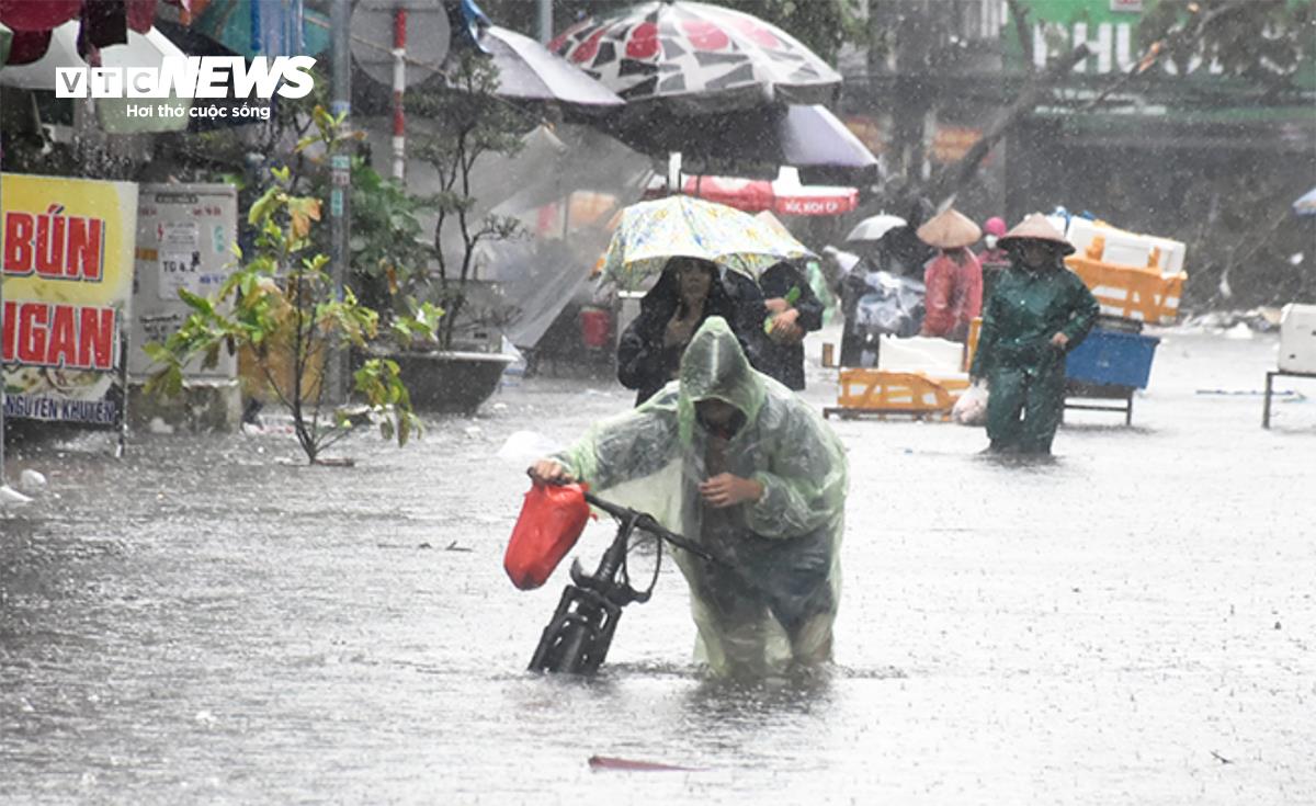 Dự Báo Thời Tiết Hôm Nay 7/10: Mưa lớn bao trùm miền Bắc, cảnh báo ngập úng và sạt lở đất